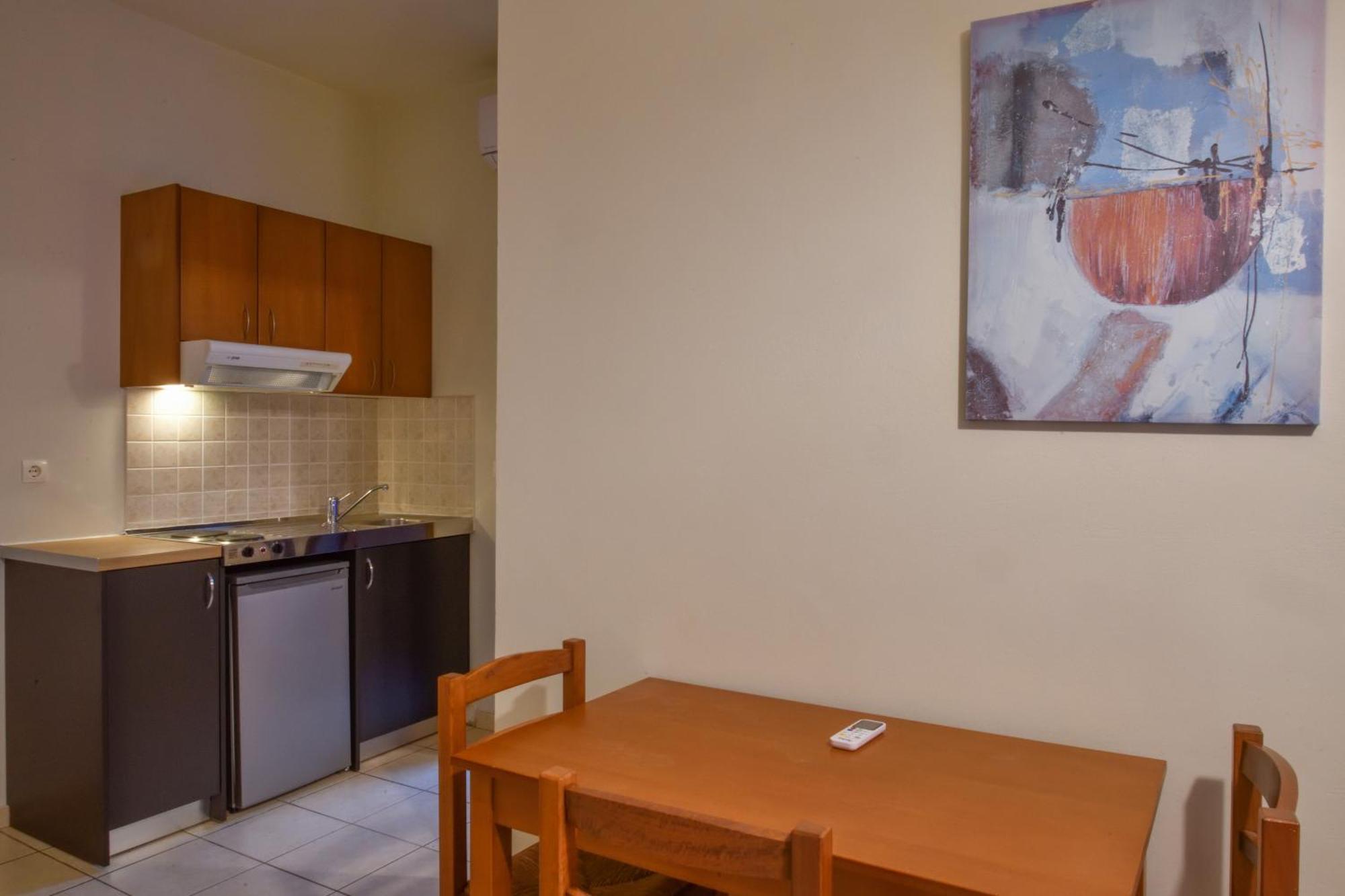 Akatos Hotel Agia Marina Dış mekan fotoğraf