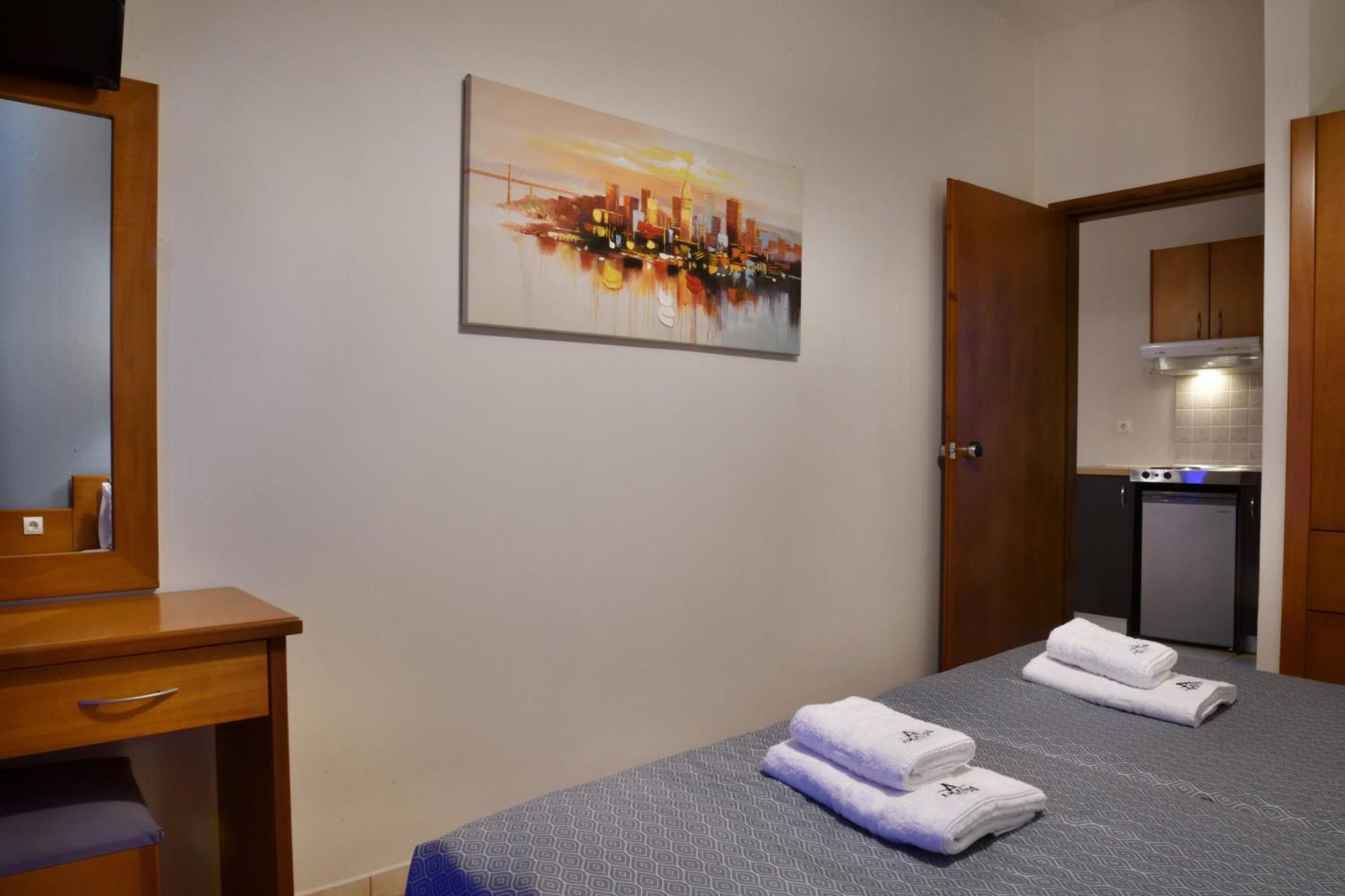 Akatos Hotel Agia Marina Dış mekan fotoğraf