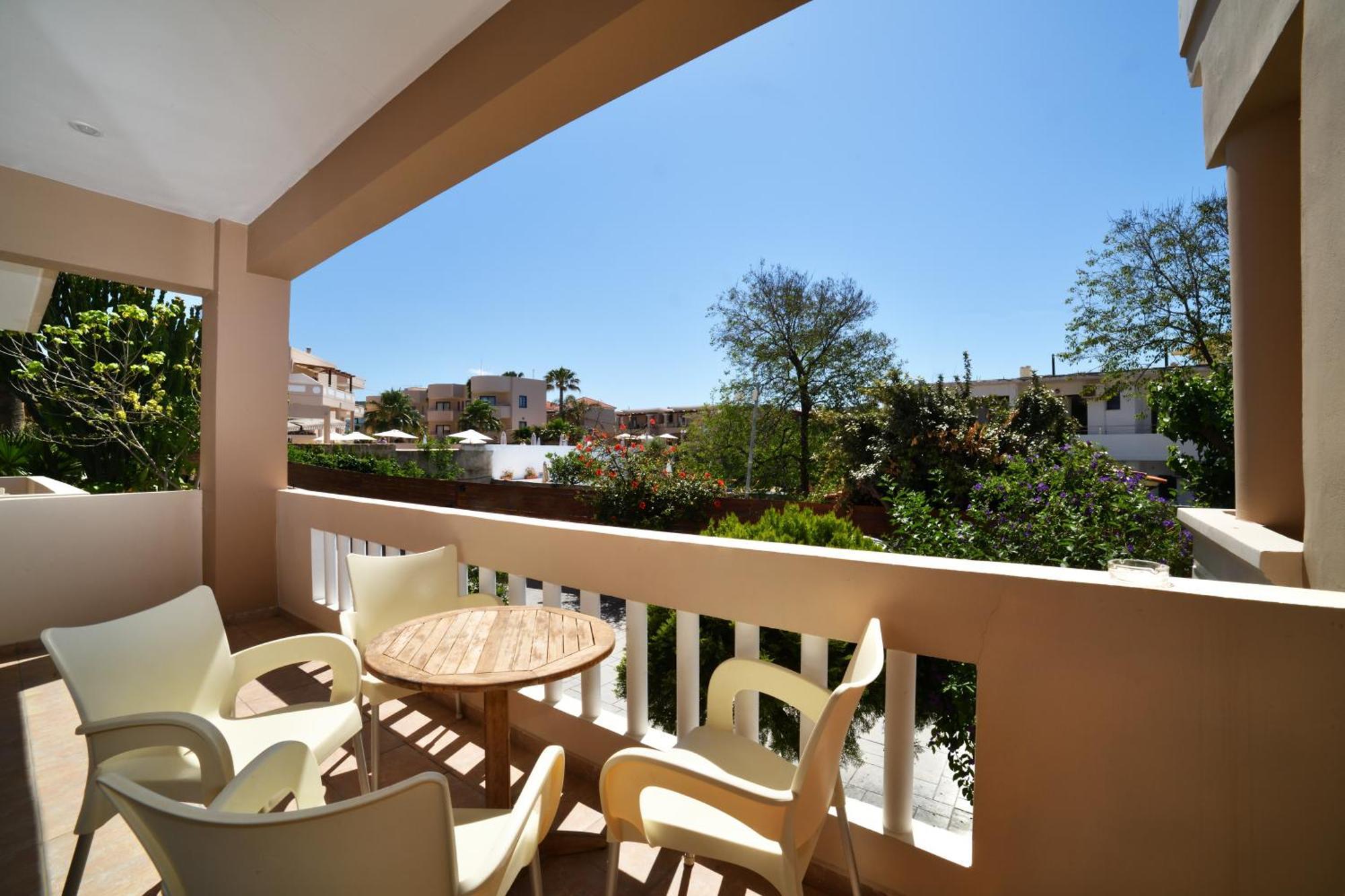 Akatos Hotel Agia Marina Dış mekan fotoğraf