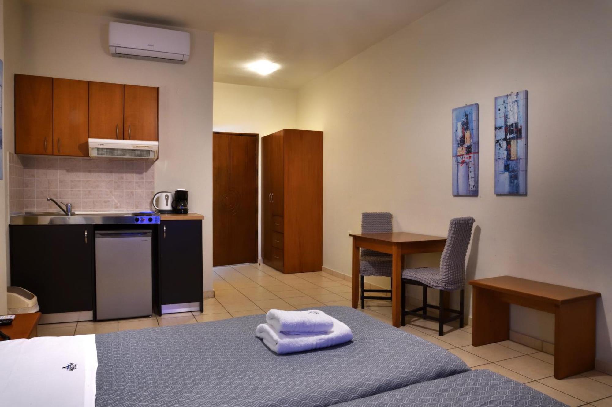Akatos Hotel Agia Marina Dış mekan fotoğraf