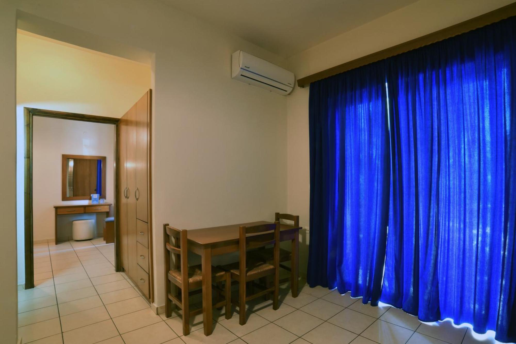 Akatos Hotel Agia Marina Dış mekan fotoğraf