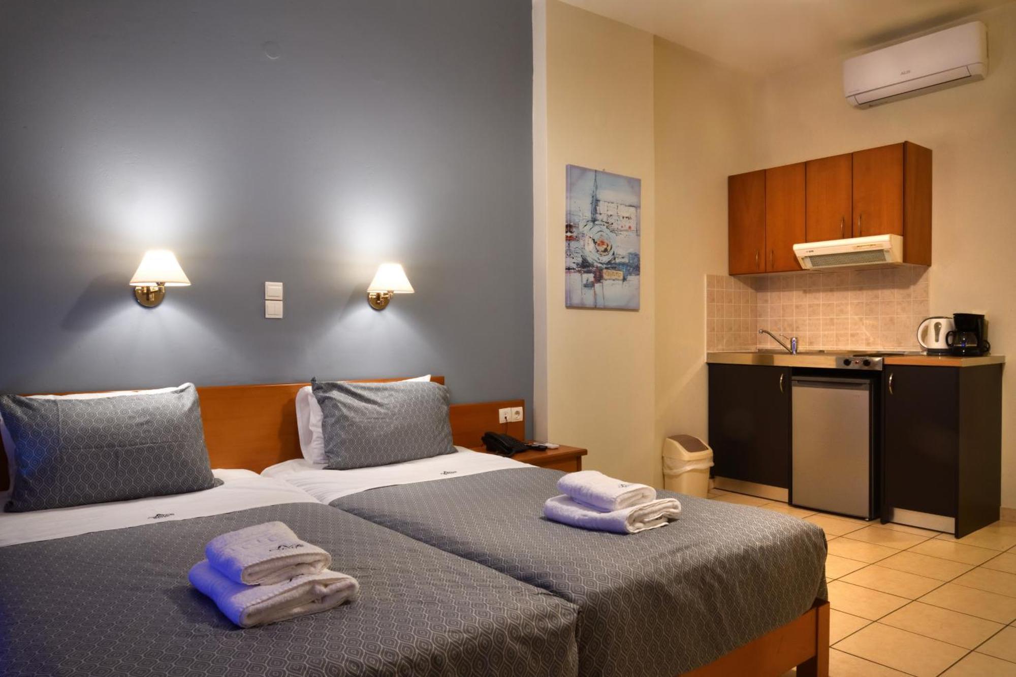 Akatos Hotel Agia Marina Dış mekan fotoğraf