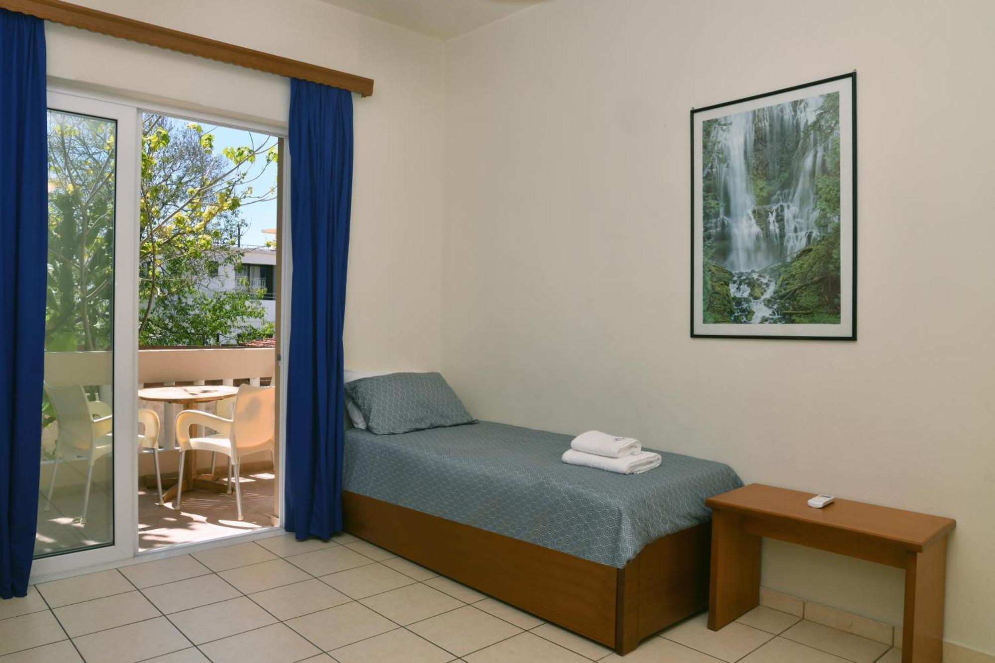 Akatos Hotel Agia Marina Dış mekan fotoğraf