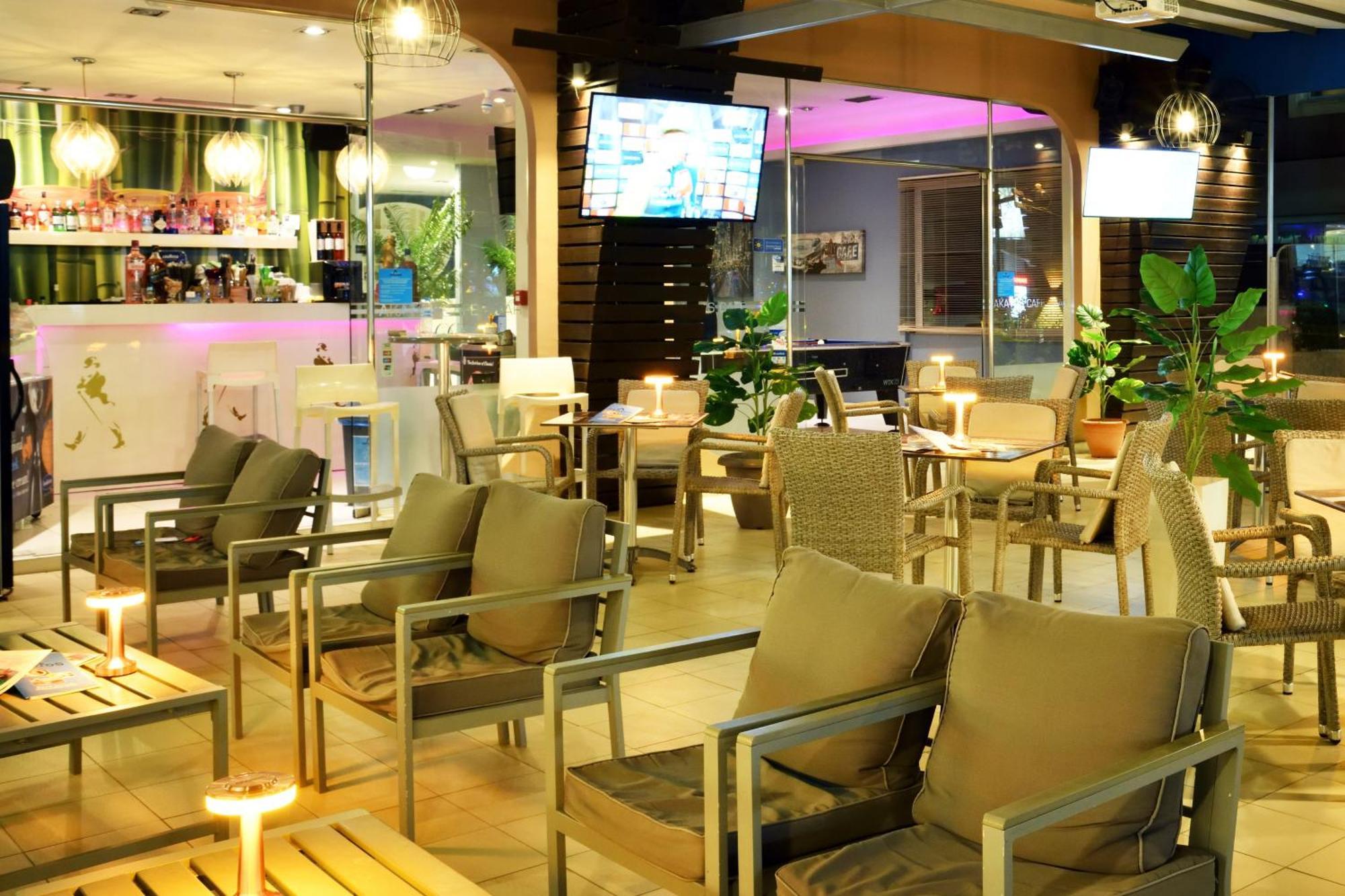 Akatos Hotel Agia Marina Dış mekan fotoğraf
